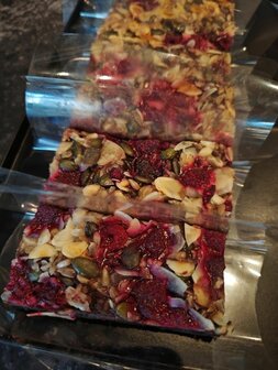 Raspberrie brownie slice