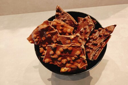 Breekchocolade hazelnoot puur/melk